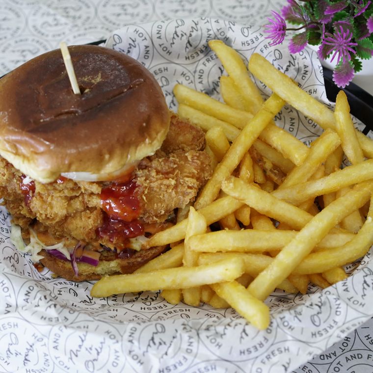 Crispy chicken sandwich